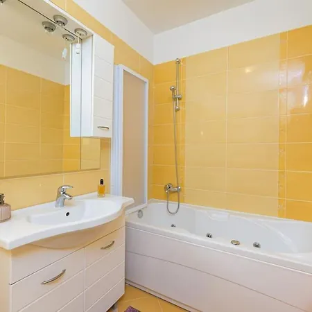 Dobran By Istrialux *